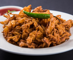 pyaj pakode fried