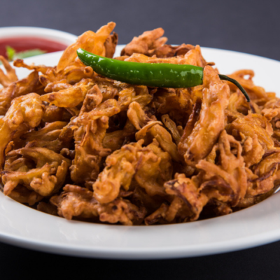 pyaj pakode fried